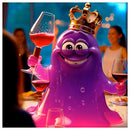 Glimbo King holding the Royal Pour wine aerator decanter spout – Toktoking